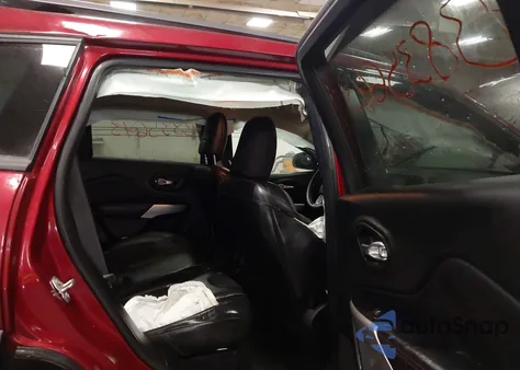 2017 Jeep Cherokee Trailhawk 4X4 from USA, damaged, VIN 1C4PJMBSXHW632644